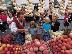 Shopping and weekly markets in Merano and the surrounding area